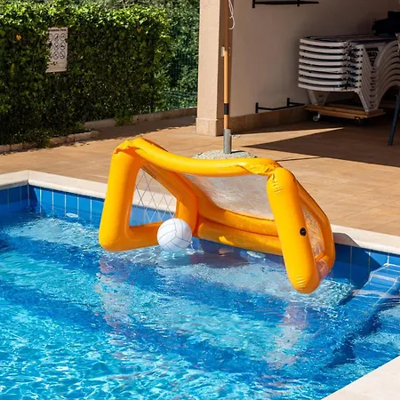With Pool, Sauna And Jacuzzi Вилла Buroli