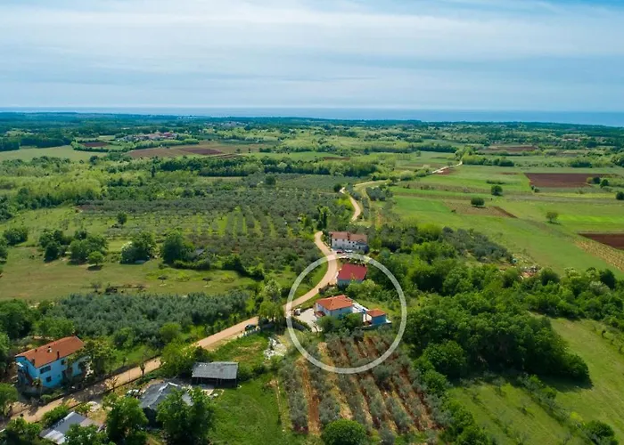 Villa With Pool, Sauna And Jacuzzi Buroli