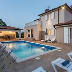 With Pool, Sauna&jacuzzi Villa Buroli