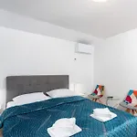 With Pool, Sauna&jacuzzi * Buroli