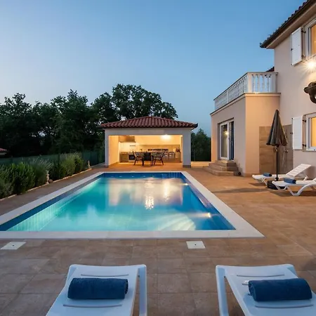 Villa With Pool, Sauna And Jacuzzi