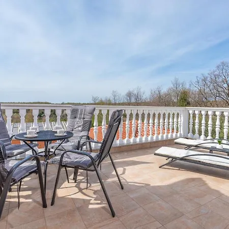 With Pool, Sauna And Jacuzzi * Buroli