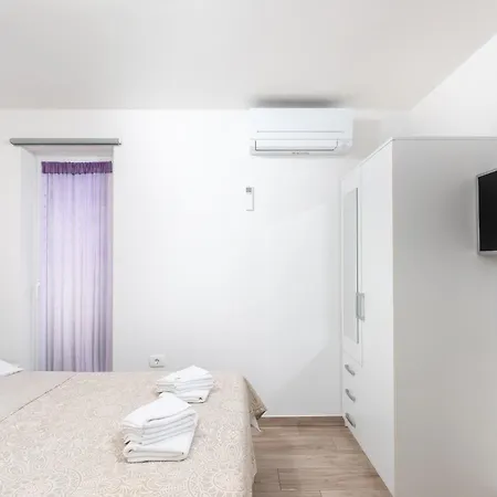 With Pool, Sauna And Jacuzzi * Buroli