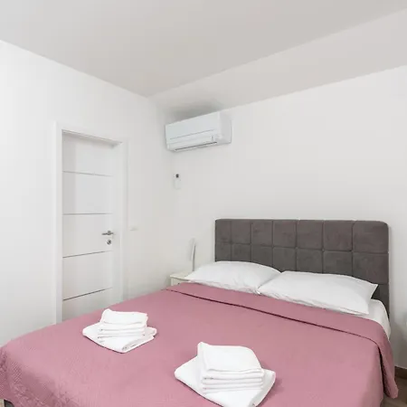 Villa With Pool, Sauna And Jacuzzi