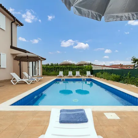 Villa With Pool, Sauna&jacuzzi *