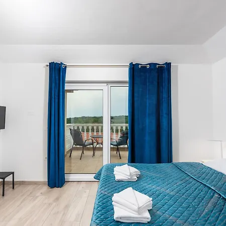 With Pool, Sauna And Jacuzzi Villa Buroli