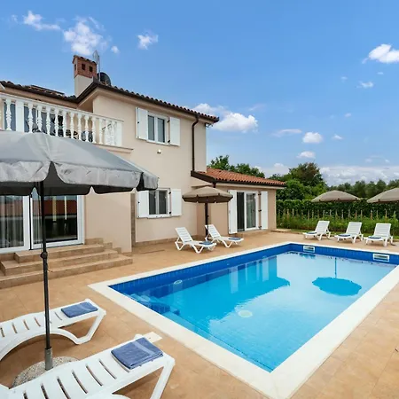 With Pool, Sauna And Jacuzzi * Buroli