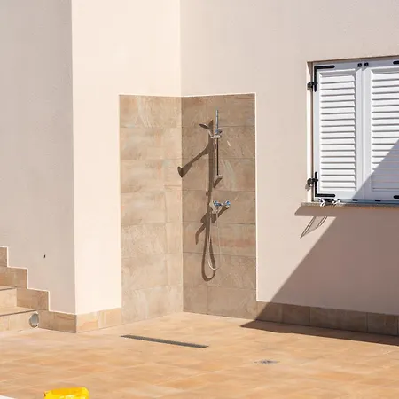 With Pool, Sauna And Jacuzzi * Buroli