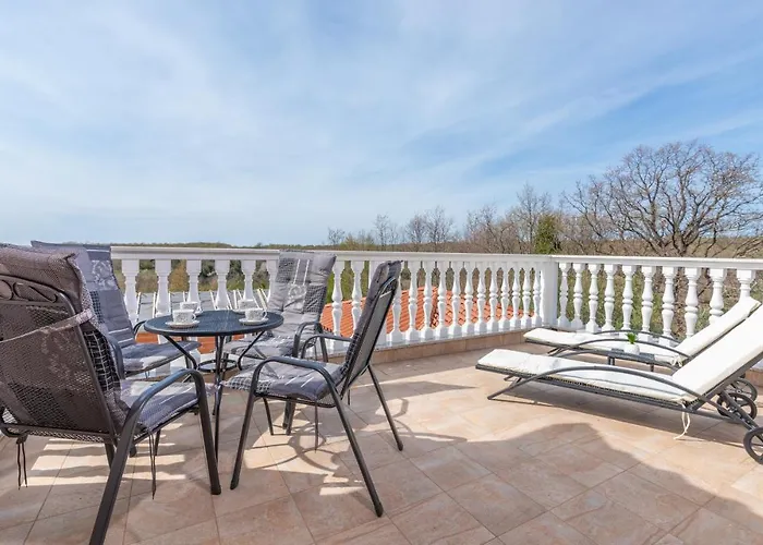 With Pool, Sauna And Jacuzzi * Buroli